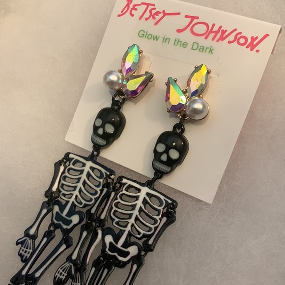 ‼️ LAST PAIR ✨HP✨ $58 Betsey Johnson Glow In the Dark Skeleton Drop Earrings - Picture 7 of 8